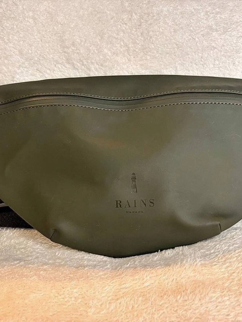 RAINS Bum Bag Green Crossbody Belt Bag Like New waterproof